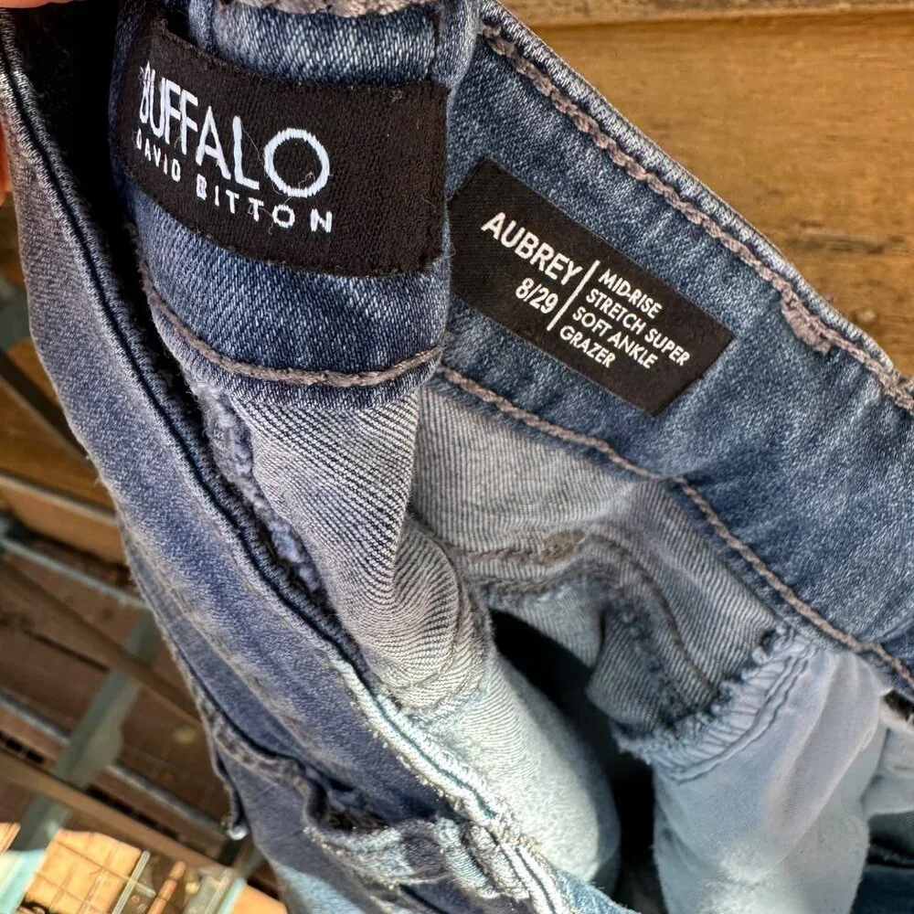 Buffalo David Button Aubrey Mid-Rise Super Stretch Soft Ankle Grazer Jeans 8/29 - Picture 6 of 12